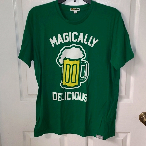 Tipsy Elves Mens Magically Delicious Beer Mug Green Short Sleeve Tshirt Medium - Picture 1 of 8